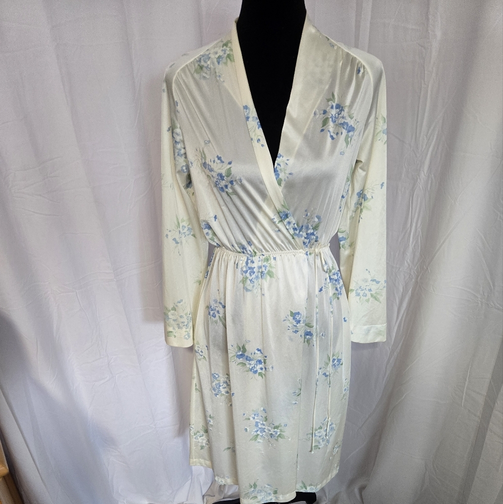 Cream and Blue Luxurious Sleepwear Robe
